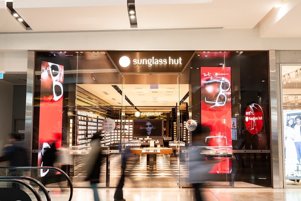 Sunglass Hut storefront image