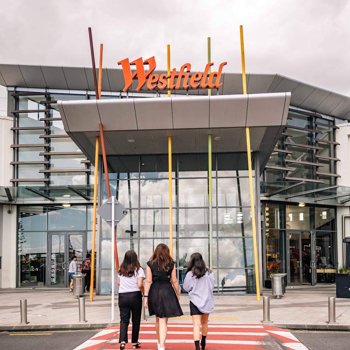 Manukau entrance people walking