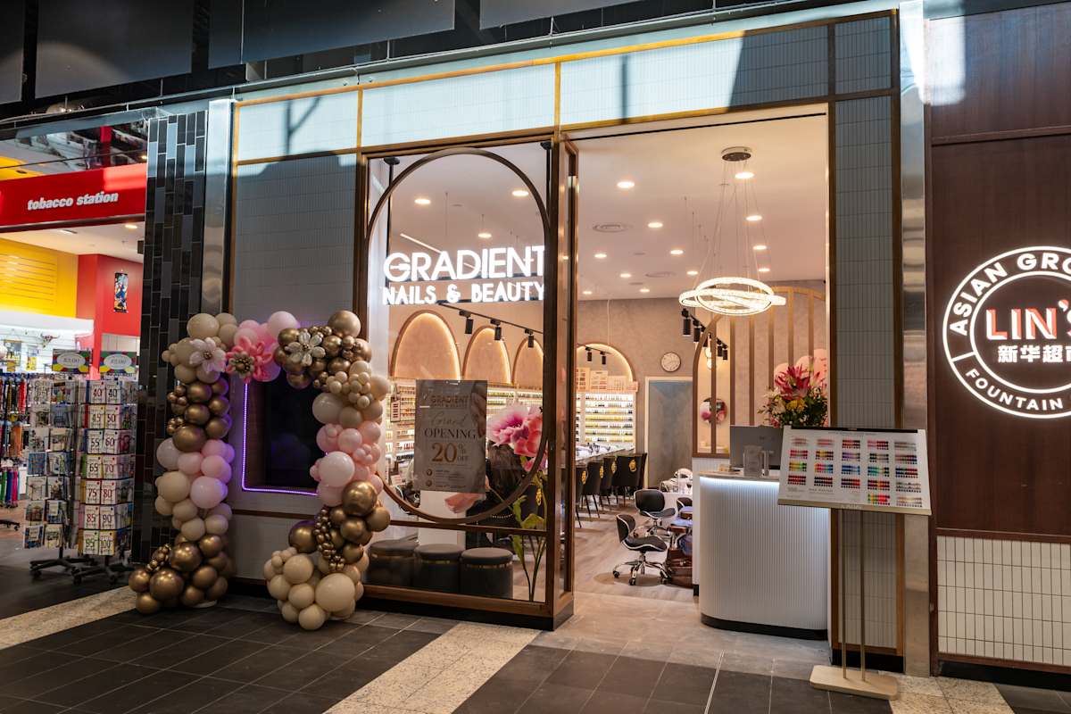 Gradient Nails storefront image