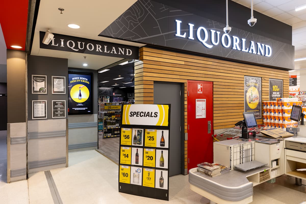 Liquorland storefront image