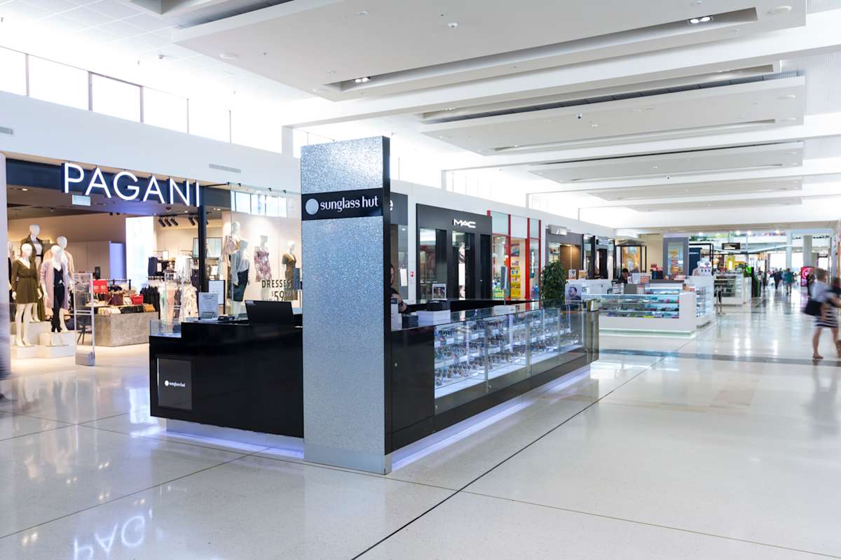 Sunglass Hut storefront image