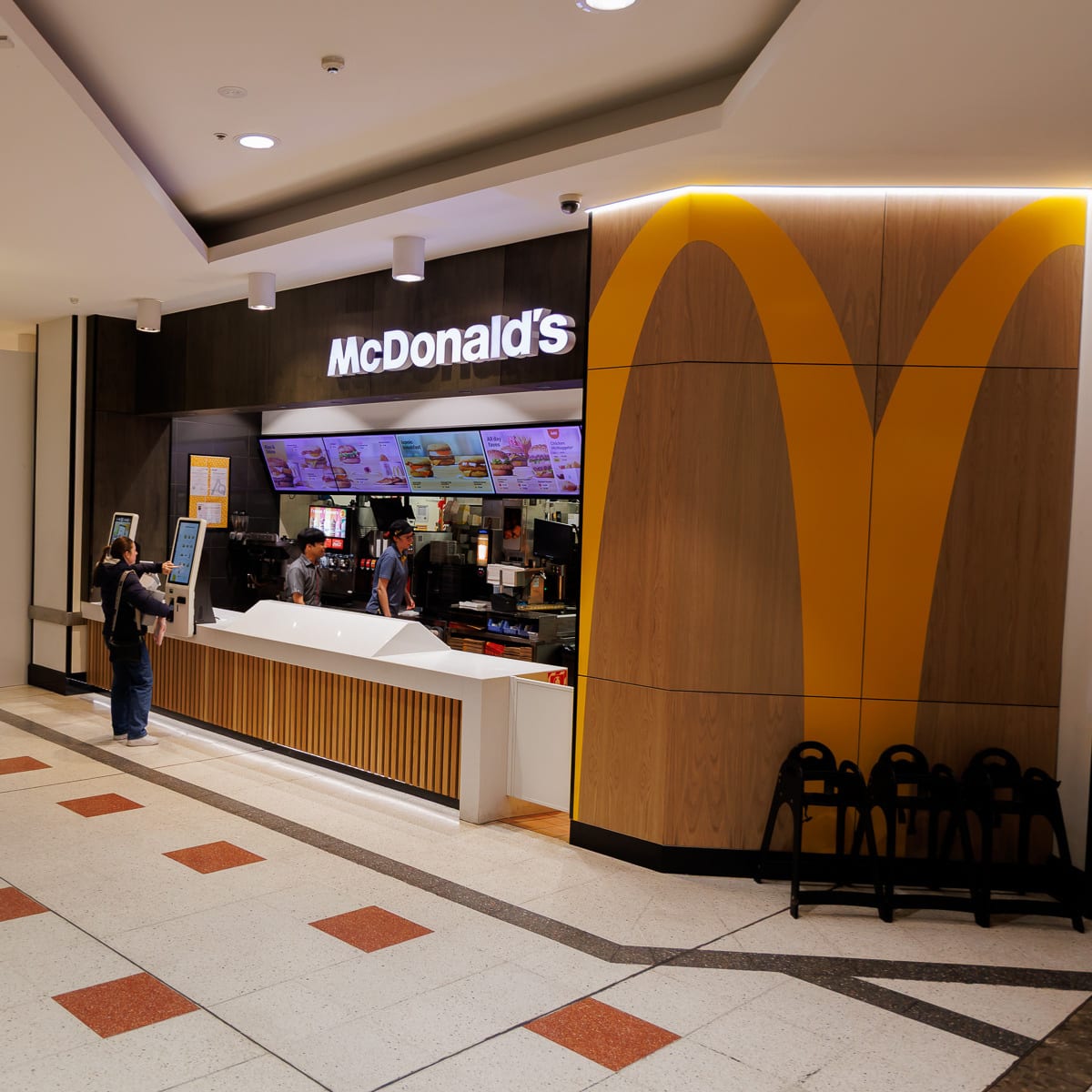 McDonald's storefront image