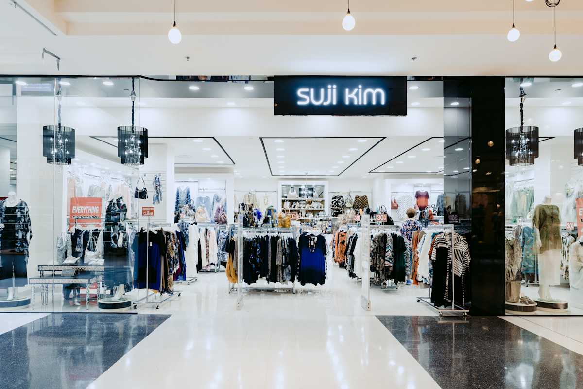 Suji Kim storefront image