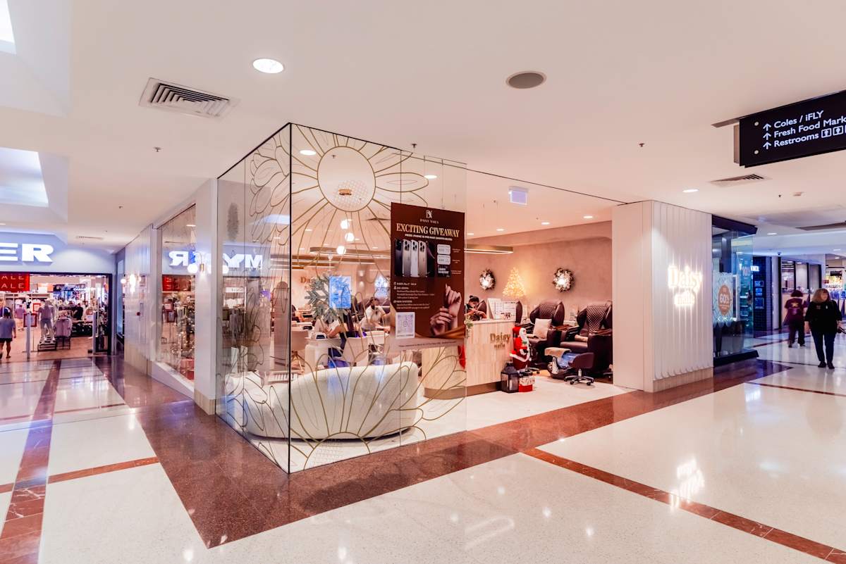 Daisy Nails storefront image