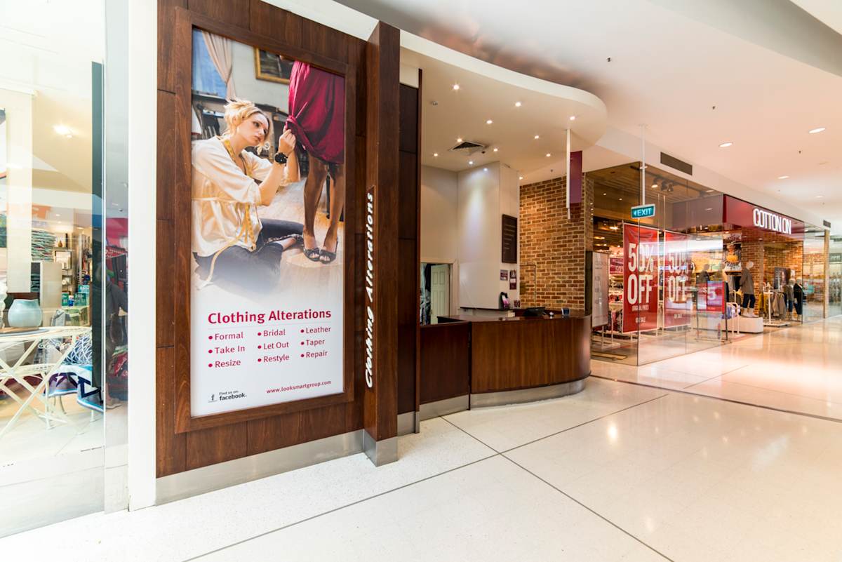 LookSmart Alterations storefront image