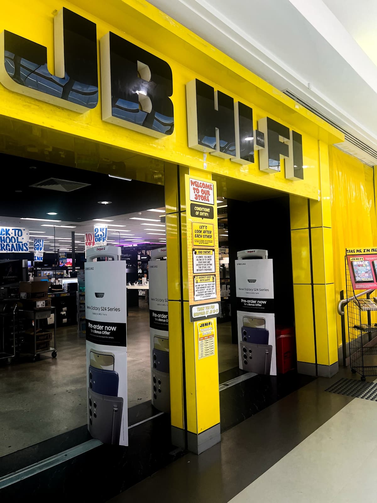 JB Hi-Fi Main Image