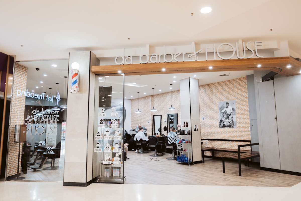 Da Barber House storefront image