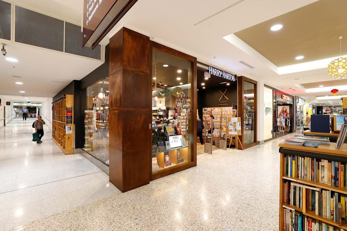 Harry Hartog Bookseller storefront image