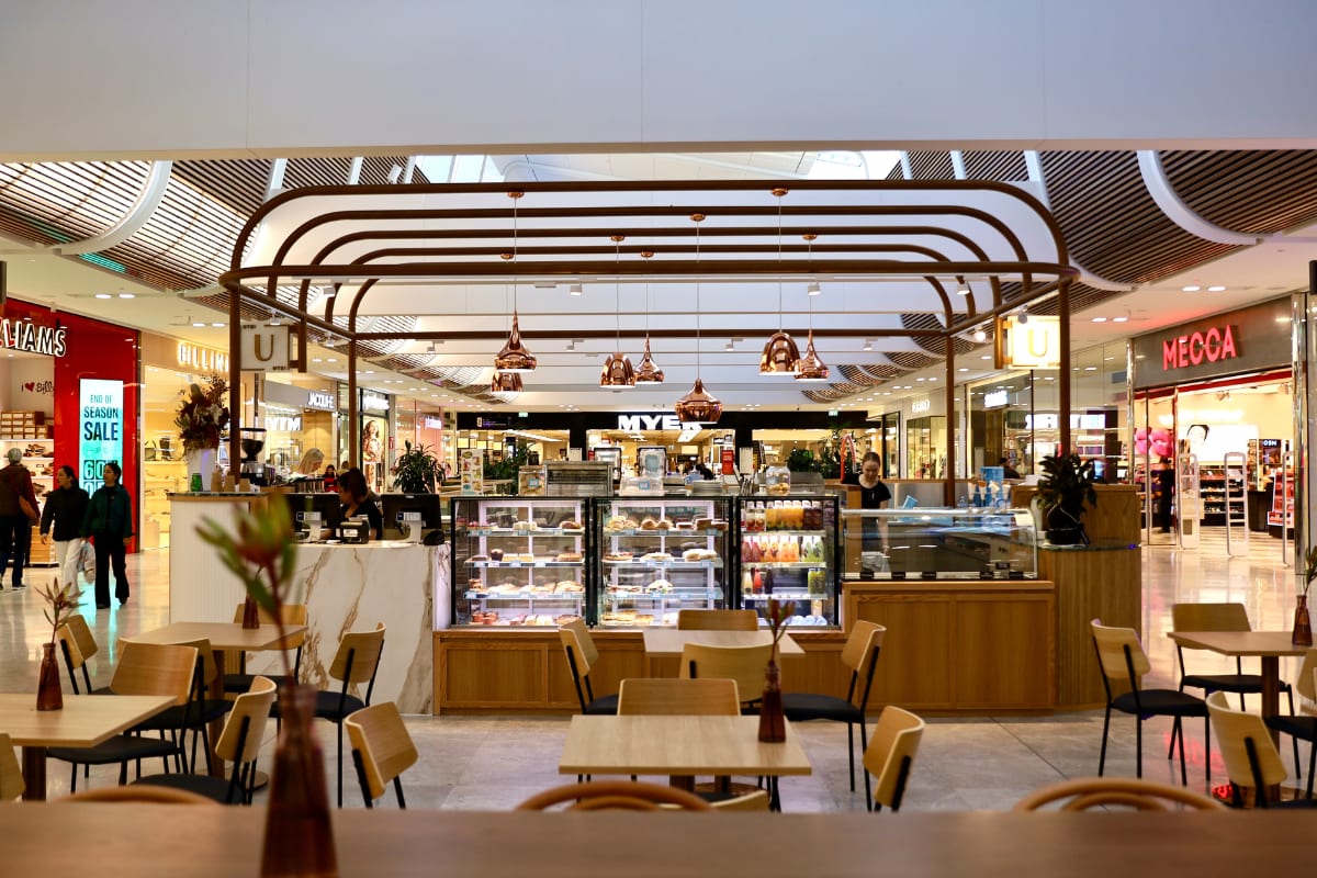 Utzi Cafe storefront image