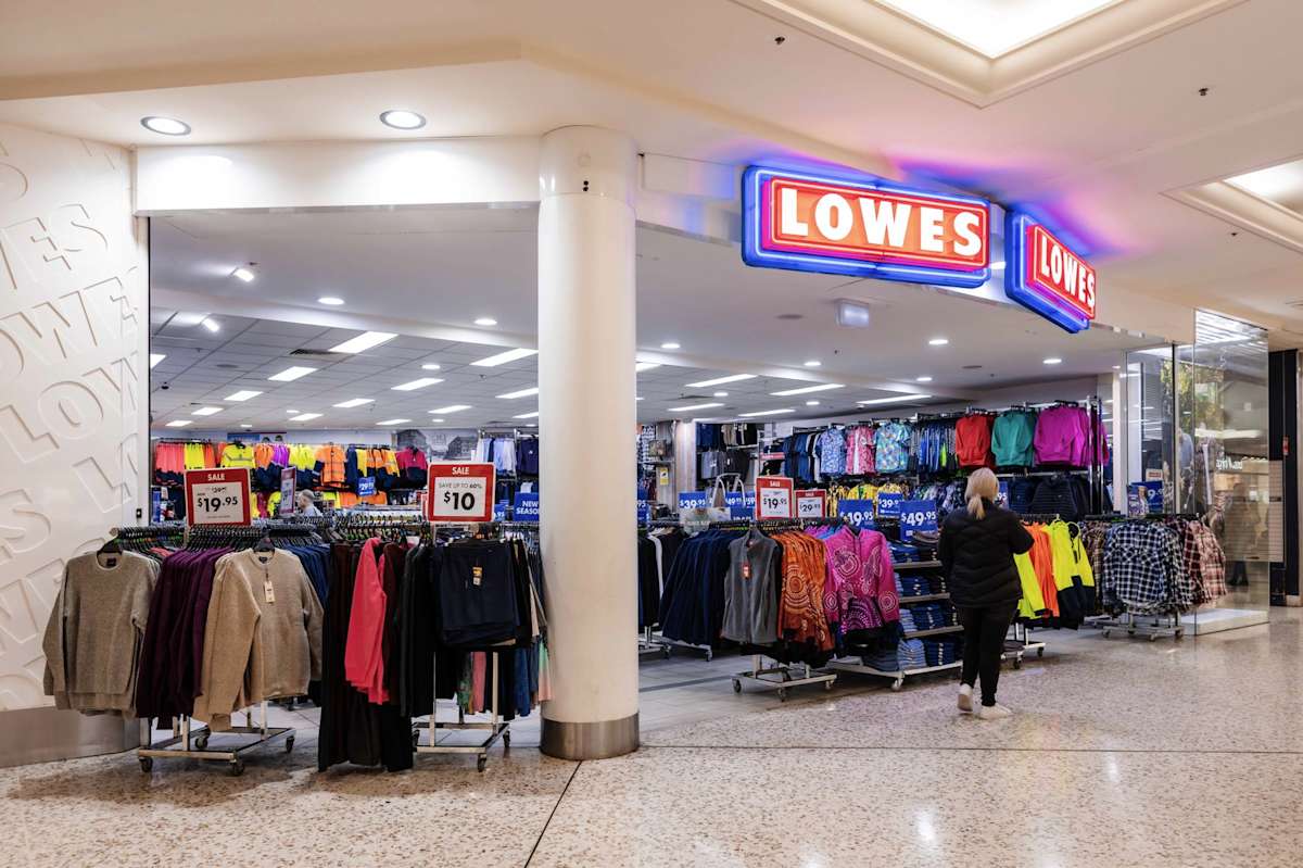 Lowes storefront image