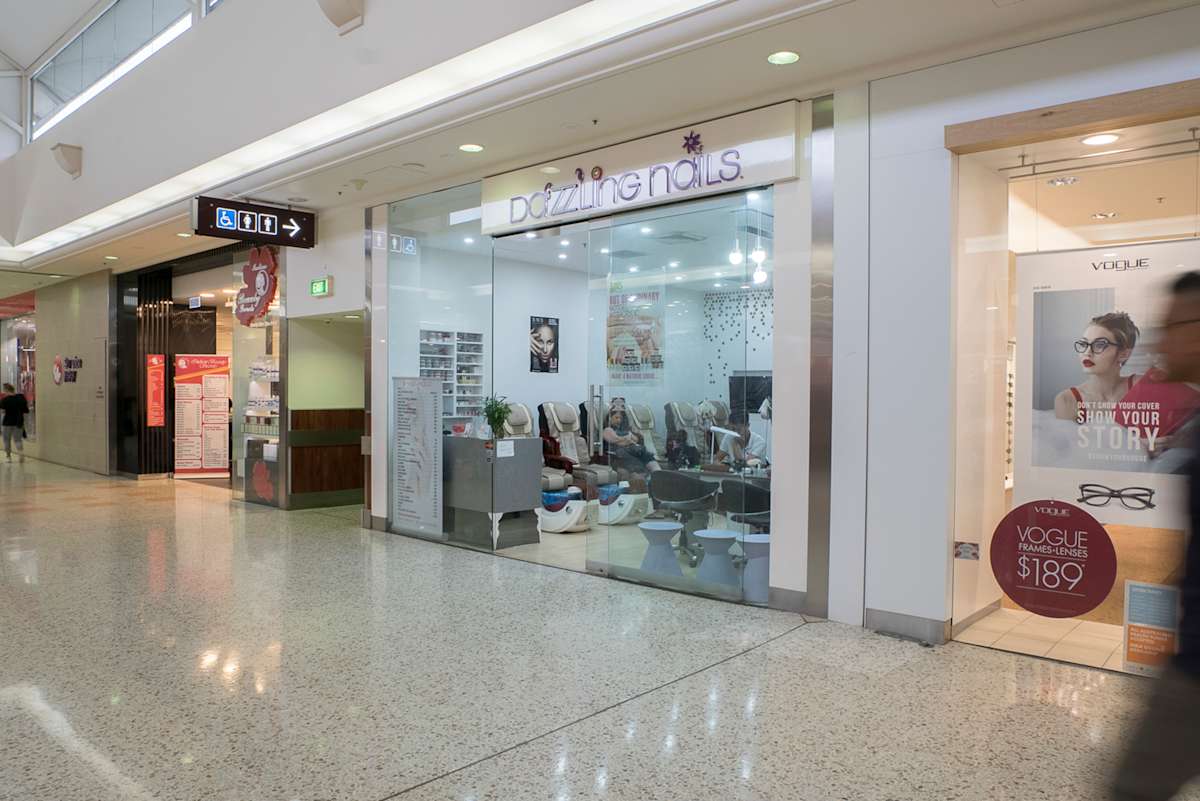 Dazzling Nails storefront image