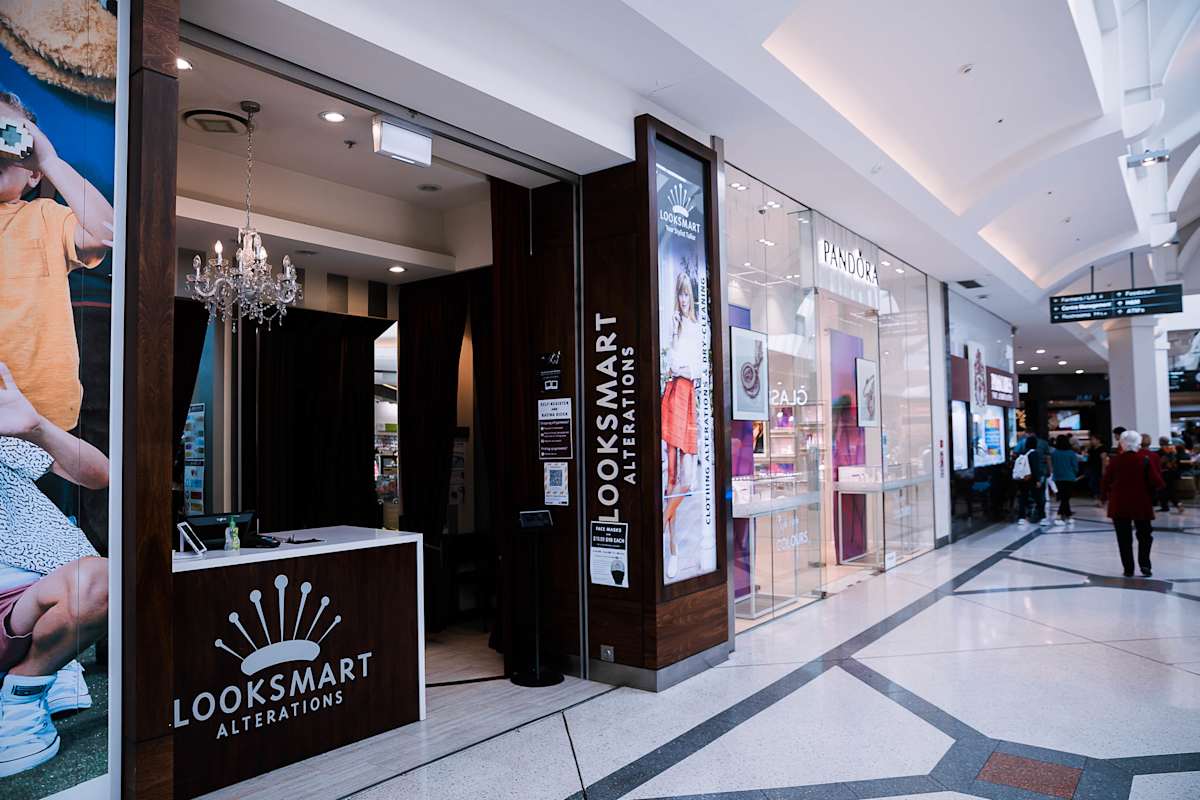 Looksmart Alterations storefront image
