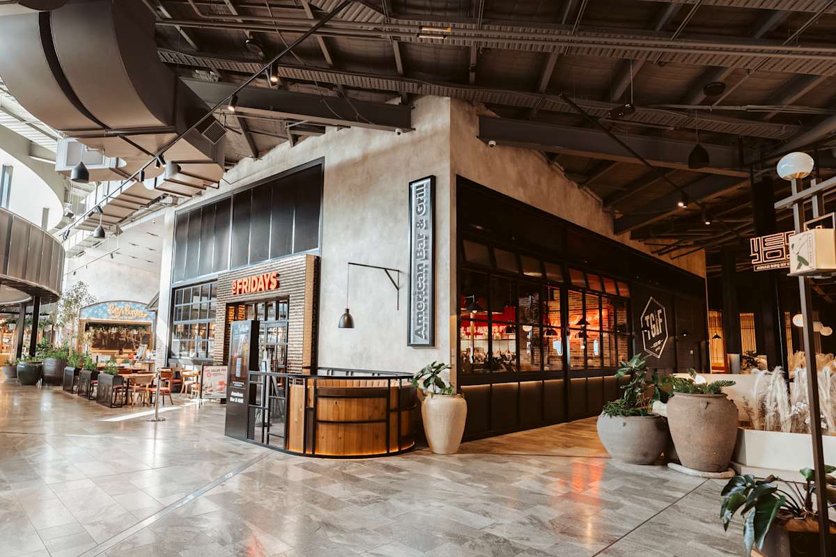 TGI Fridays storefront image