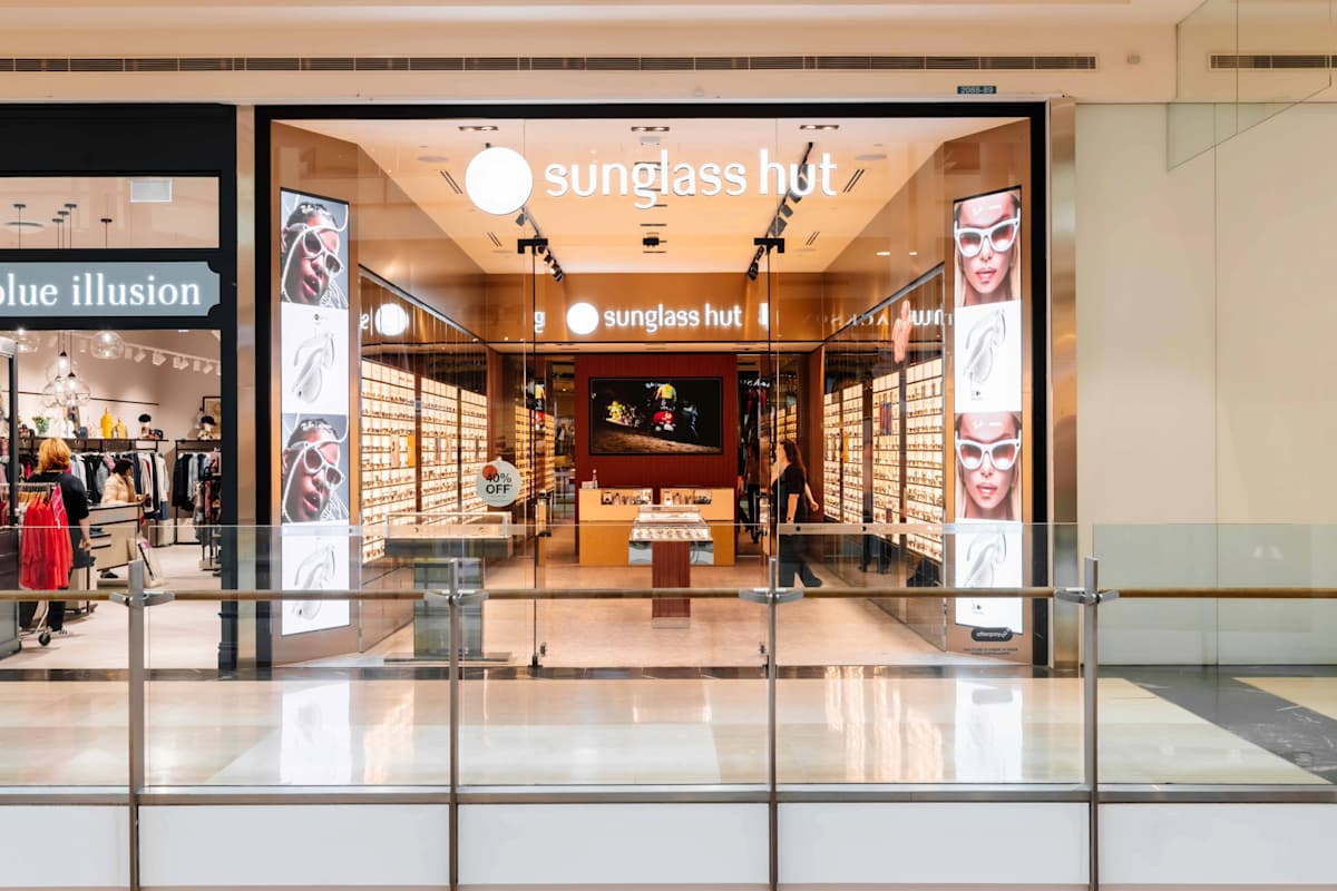 Sunglass Hut  storefront image
