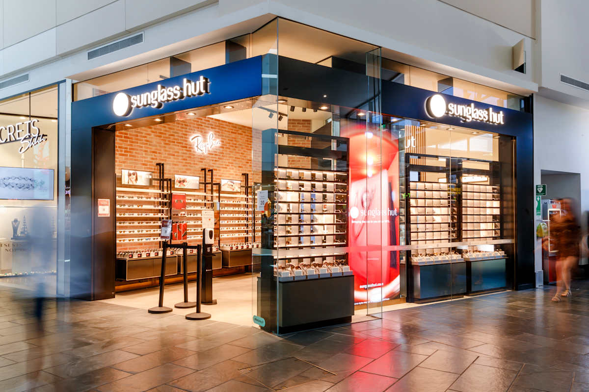 Sunglass Hut storefront image