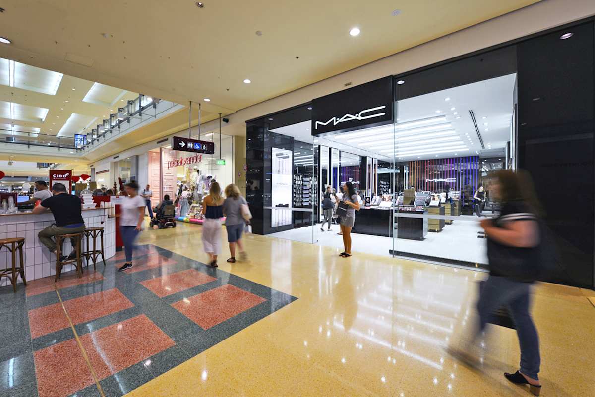 M.A.C storefront image