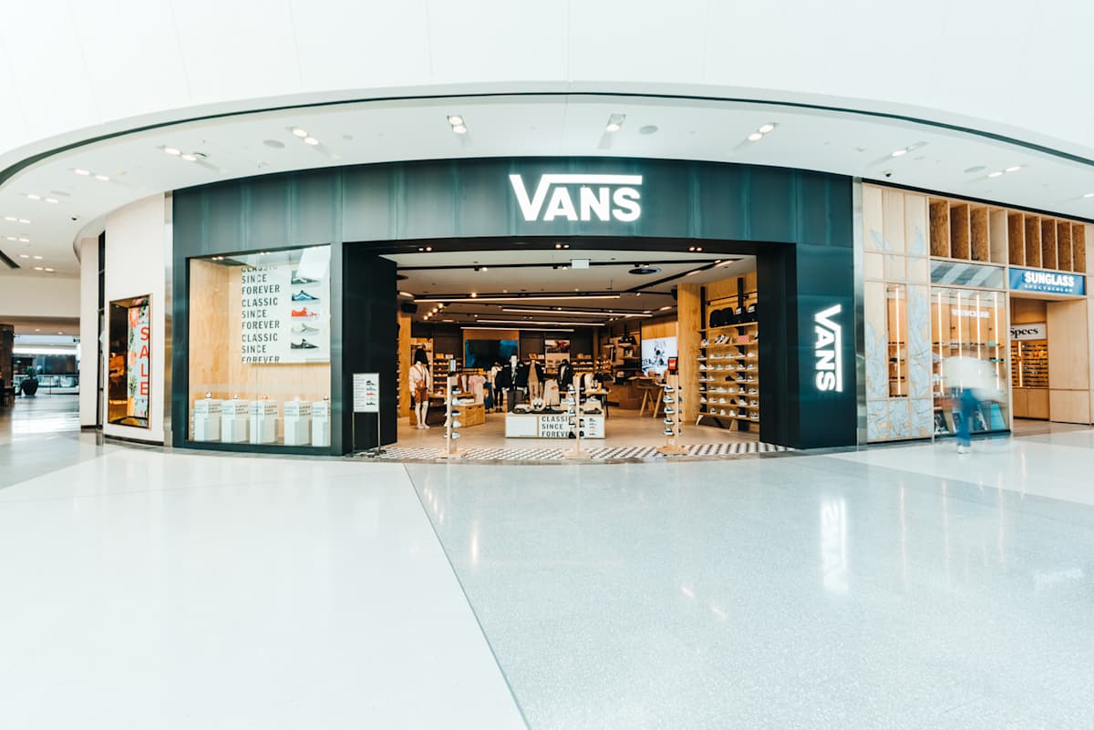 Vans storefront image