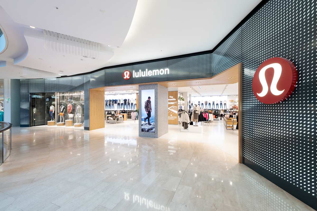 lululemon storefront image