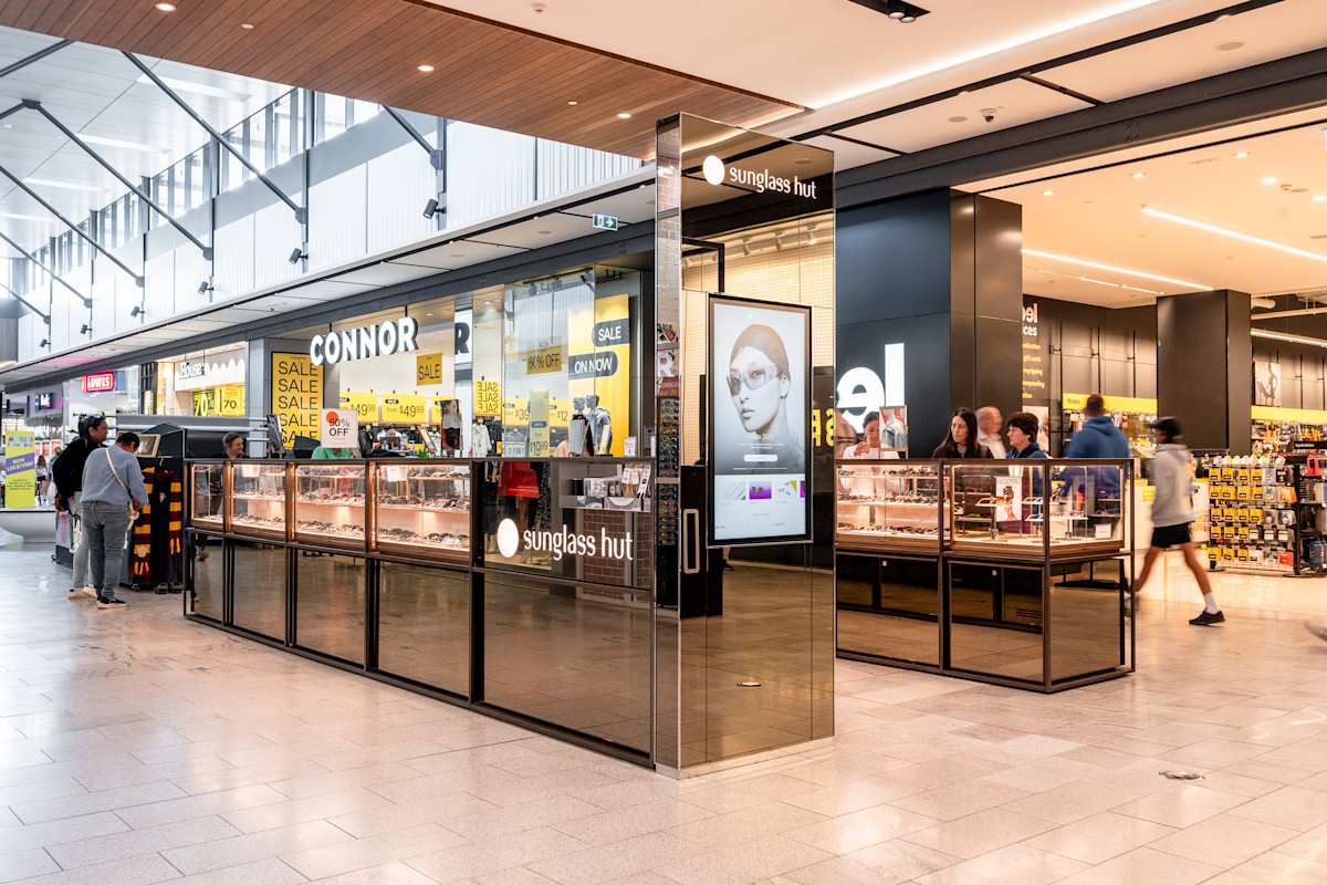 Sunglass Hut storefront image