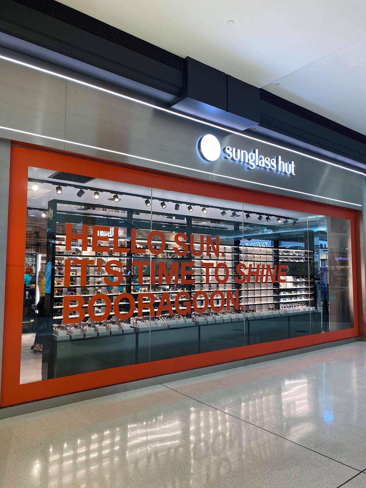 Sunglass Hut storefront image