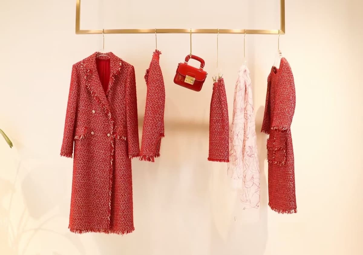 Lola - retailer in-store image 