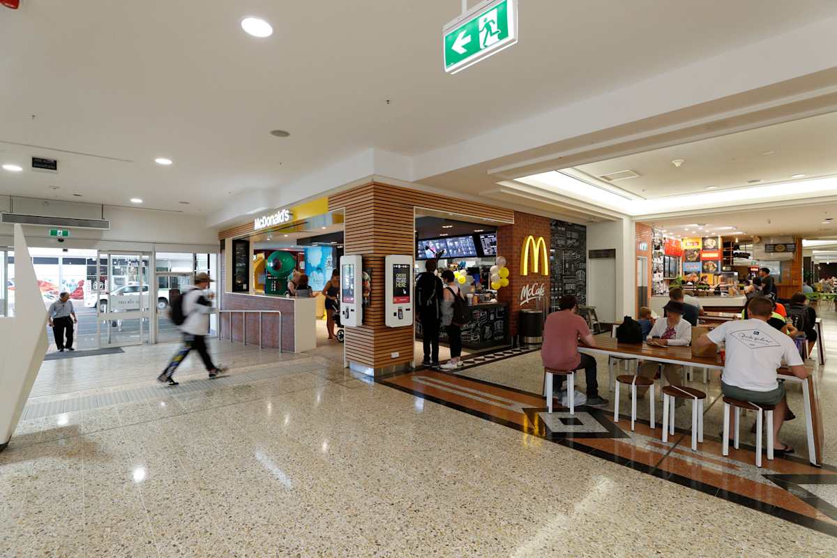 McDonald's storefront image
