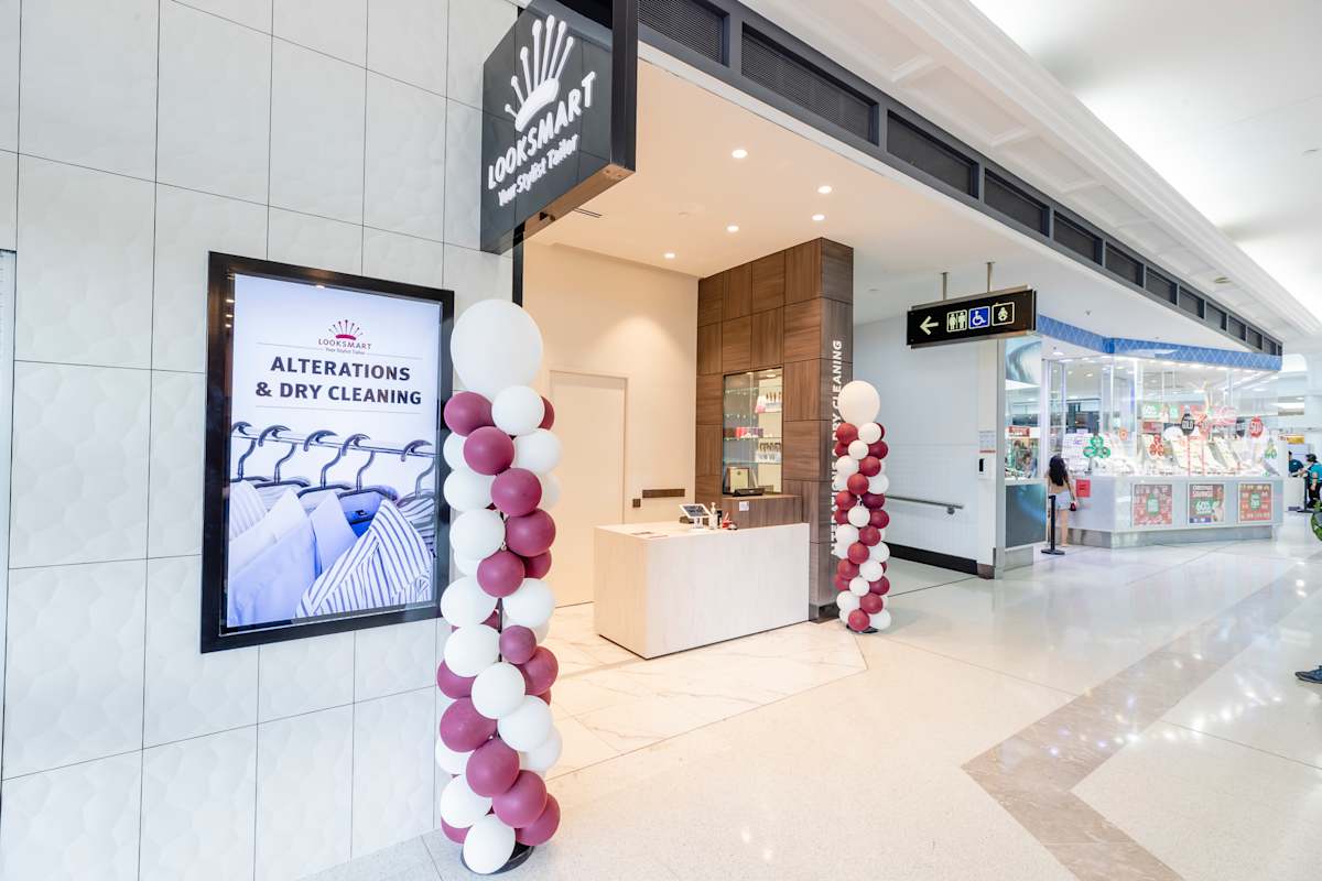 LookSmart Alterations storefront image