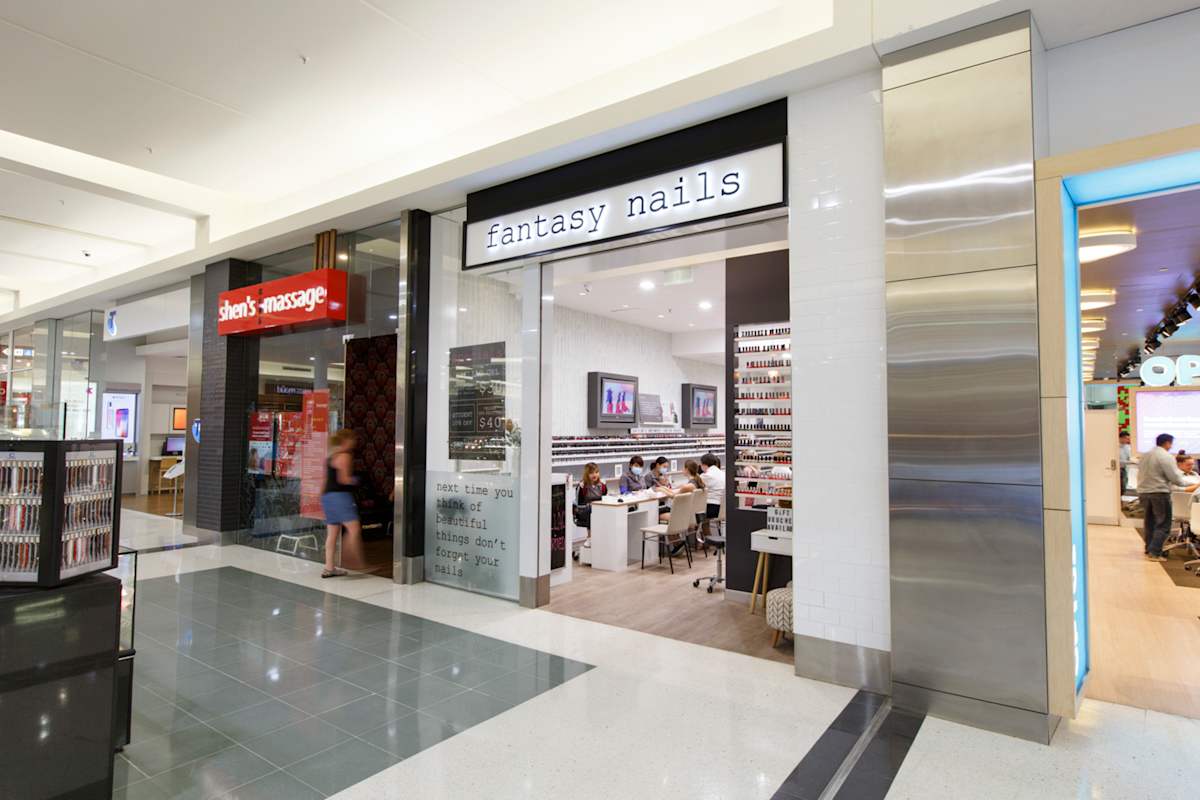 Fantasy Nails storefront image