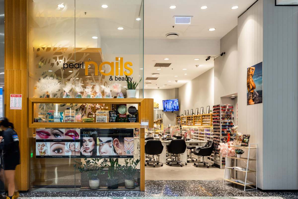 Pearl Nails storefront image