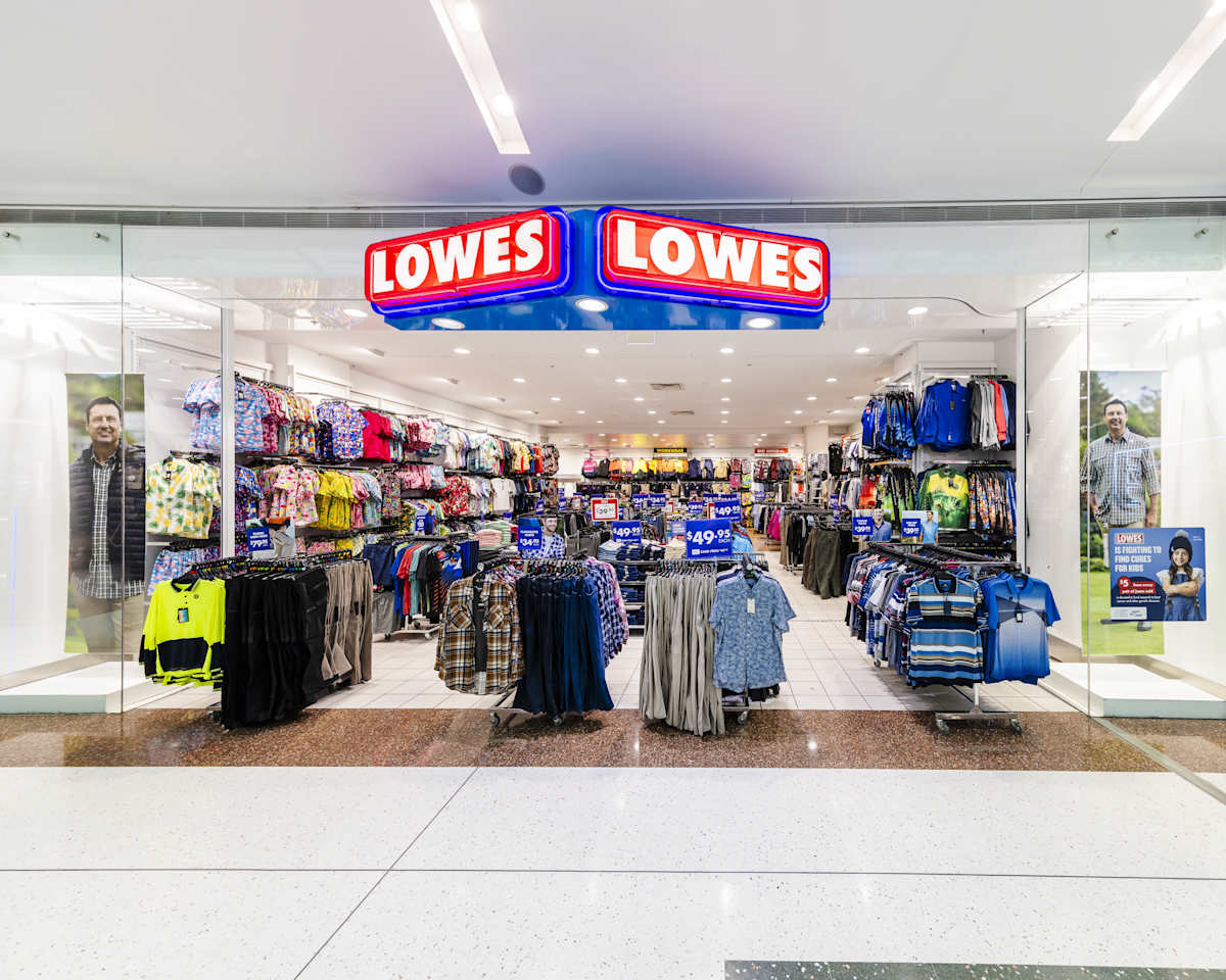 Lowes storefront image