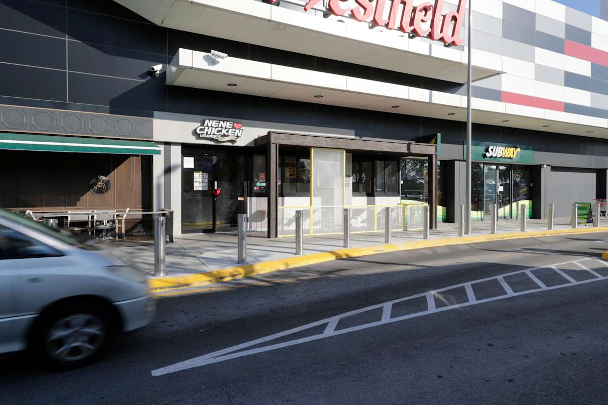NeNe Chicken storefront image