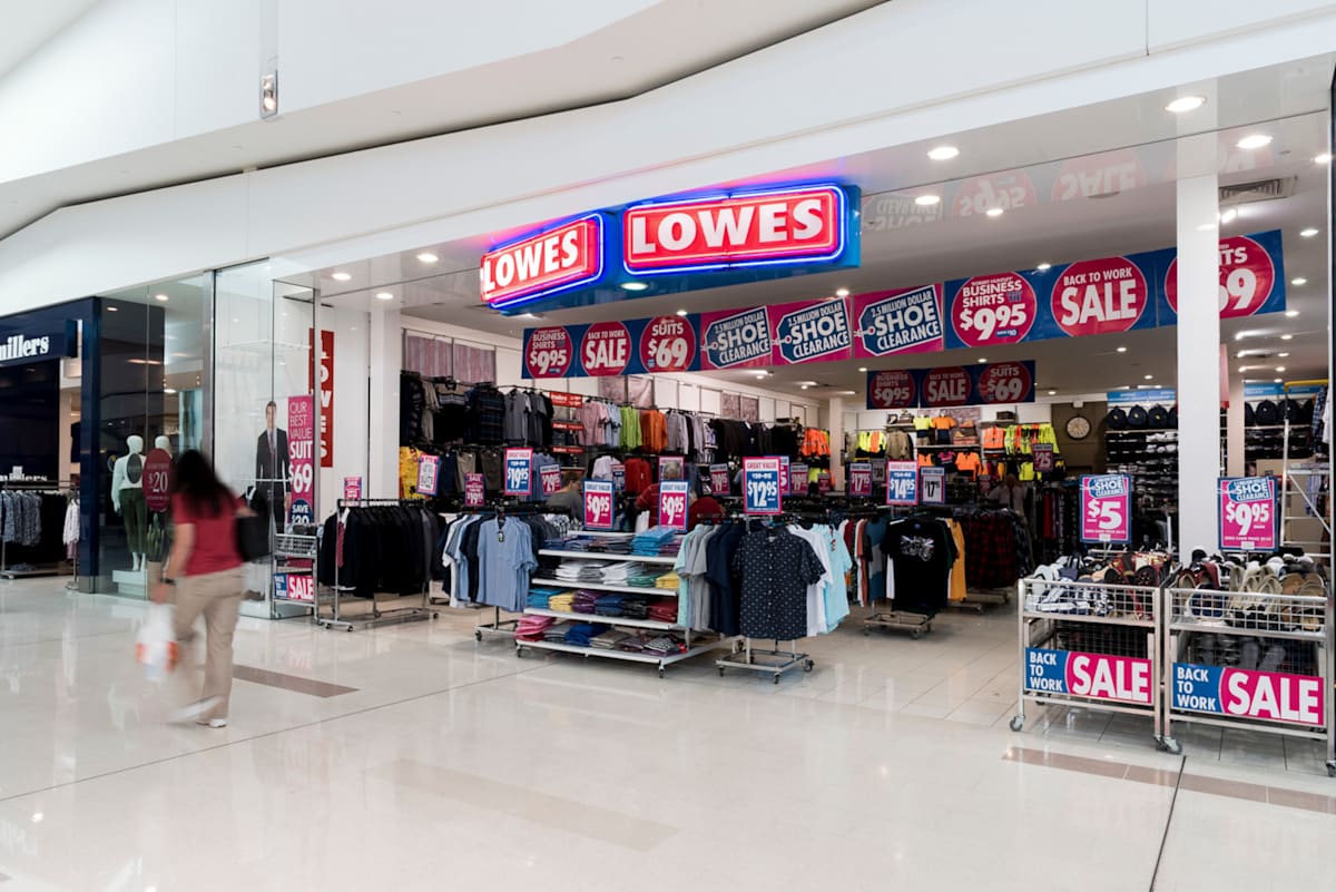 Lowes storefront image