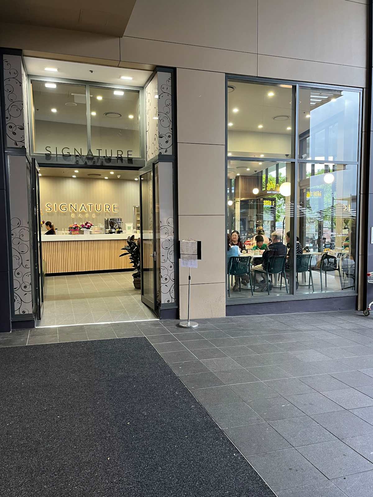 Signature Café  storefront image