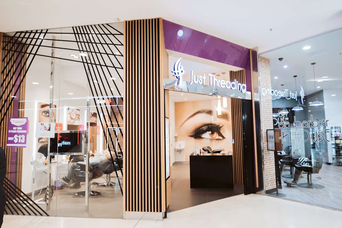Just Threading storefront image
