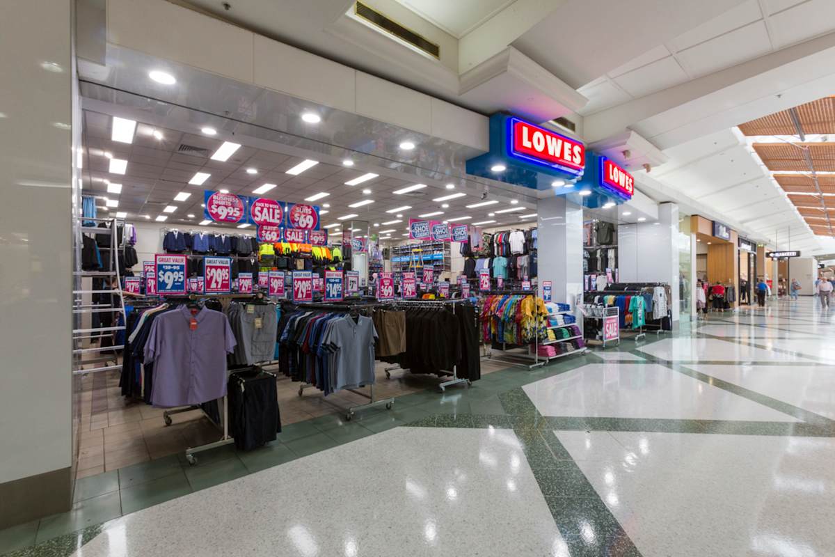 Lowes storefront image