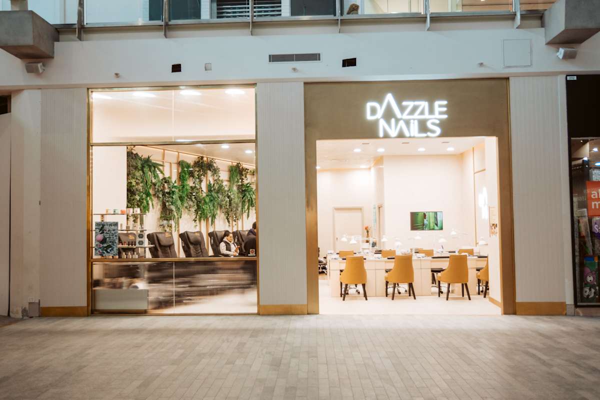 Dazzle Nails storefront image