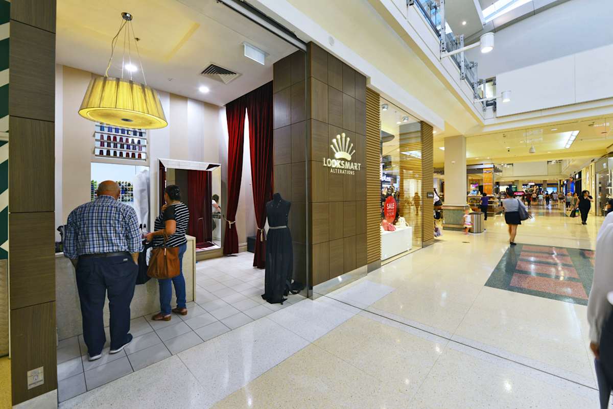 LookSmart Alterations storefront image