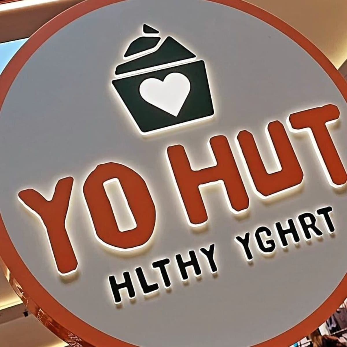 Yo Hut Frozen Yogurt  Logo