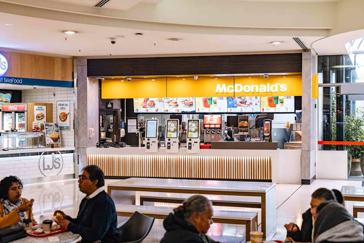 McDonald's storefront image