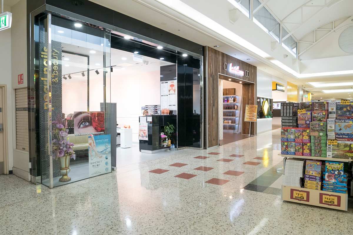 Pearl Nails storefront image