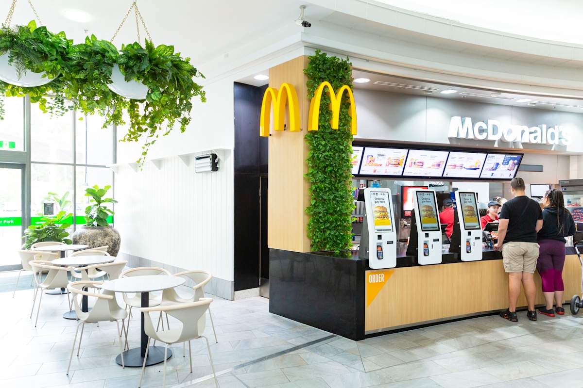 McDonald's storefront image