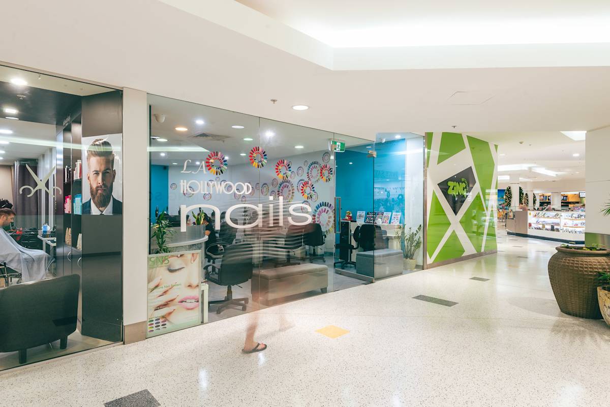 LA Hollywood Nails storefront image