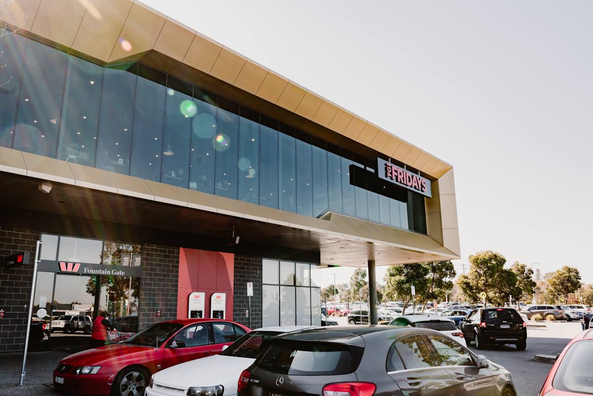 TGI Fridays storefront image