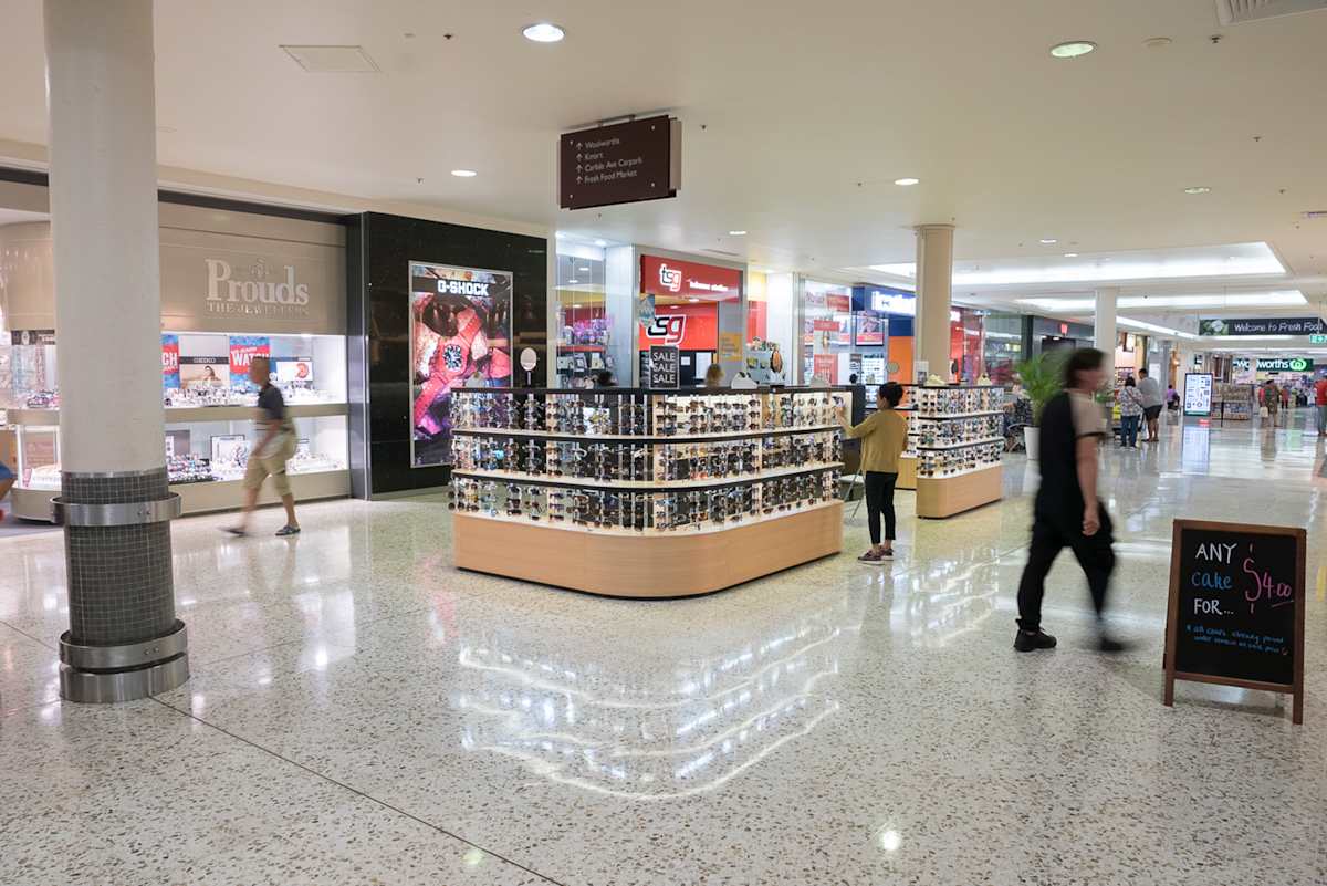 Sunglasses R Us storefront image