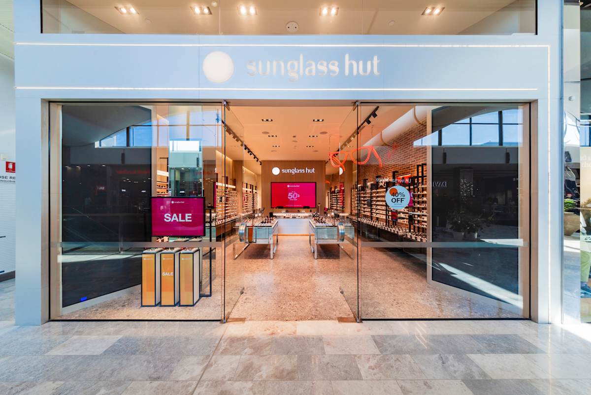 Sunglass Hut storefront image