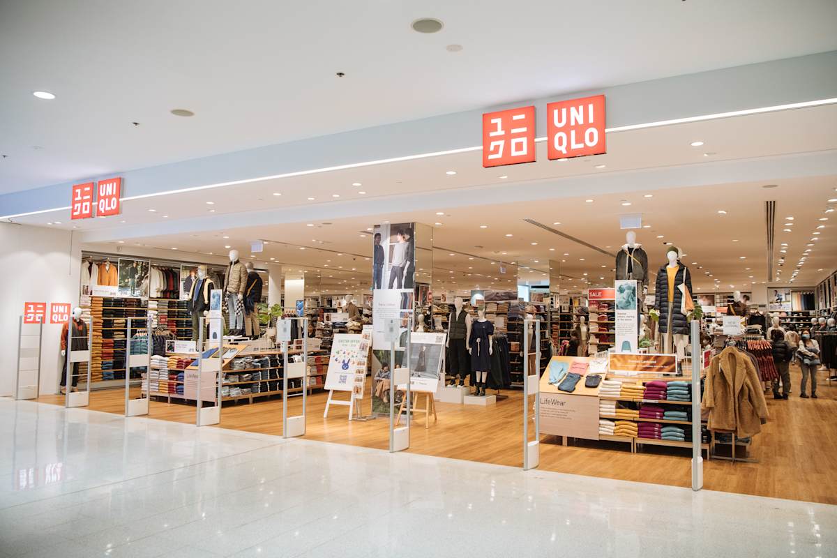 Uniqlo storefront image