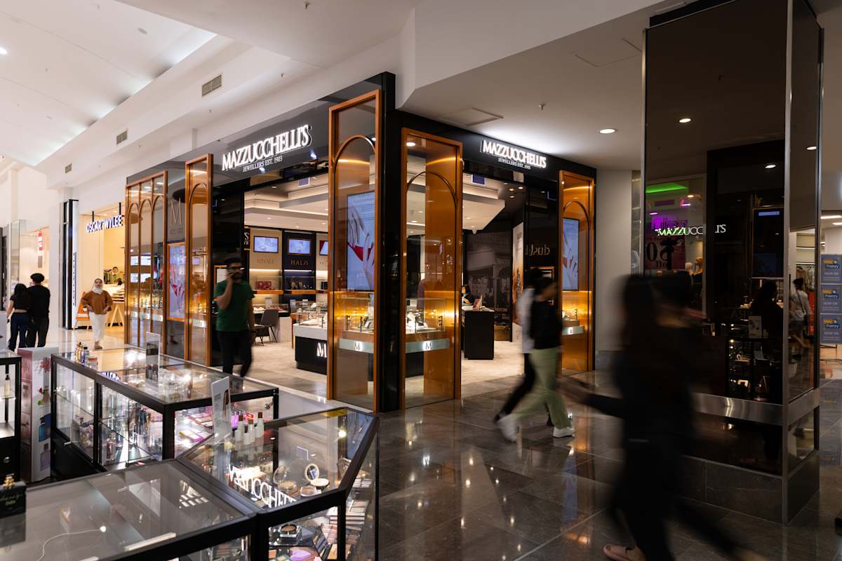 Mazzucchelli's storefront image