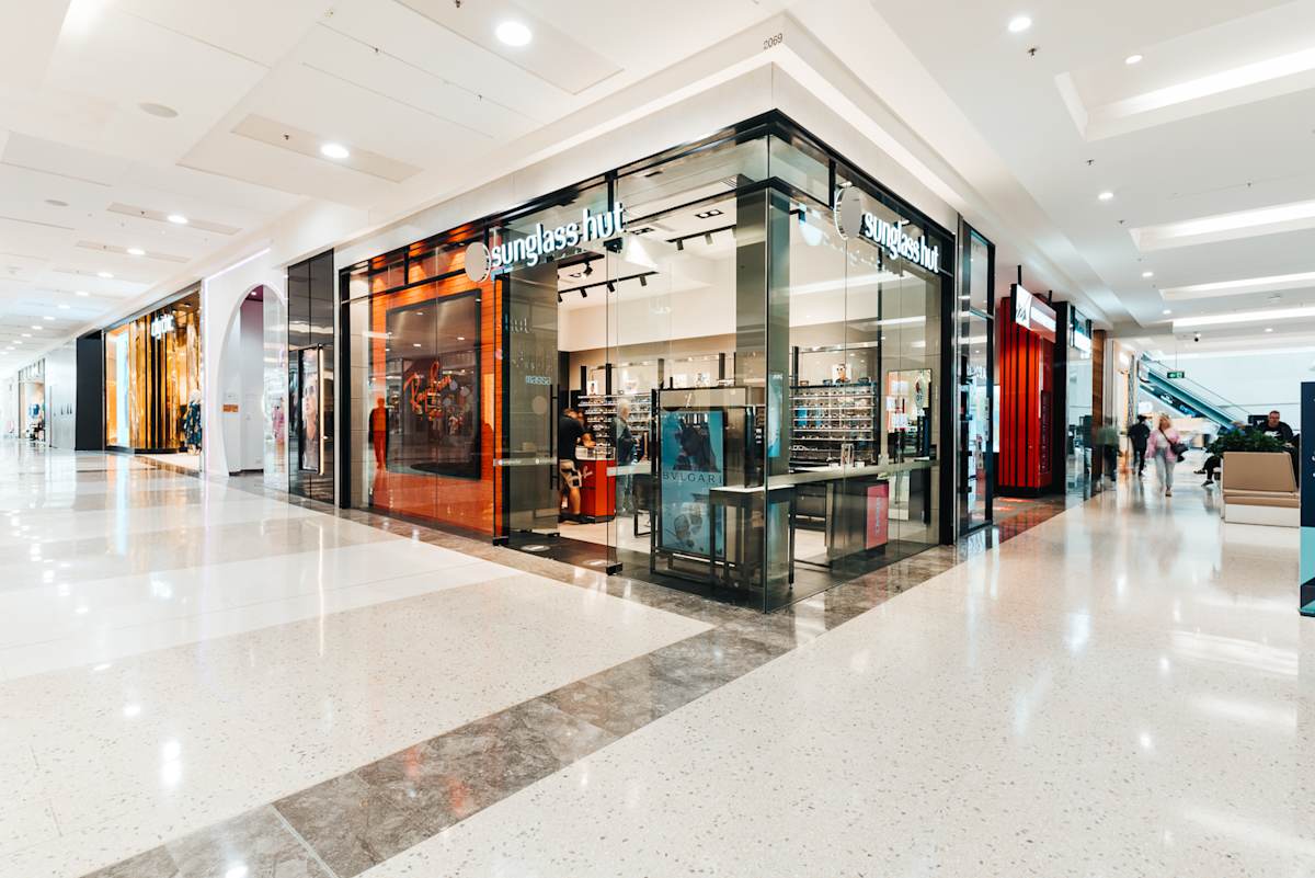 Sunglass Hut storefront image