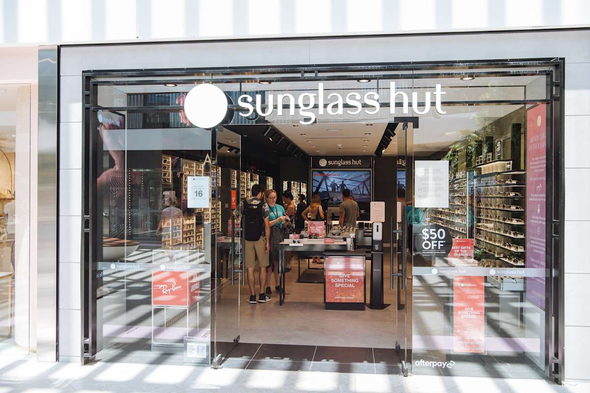 Sunglass Hut storefront image