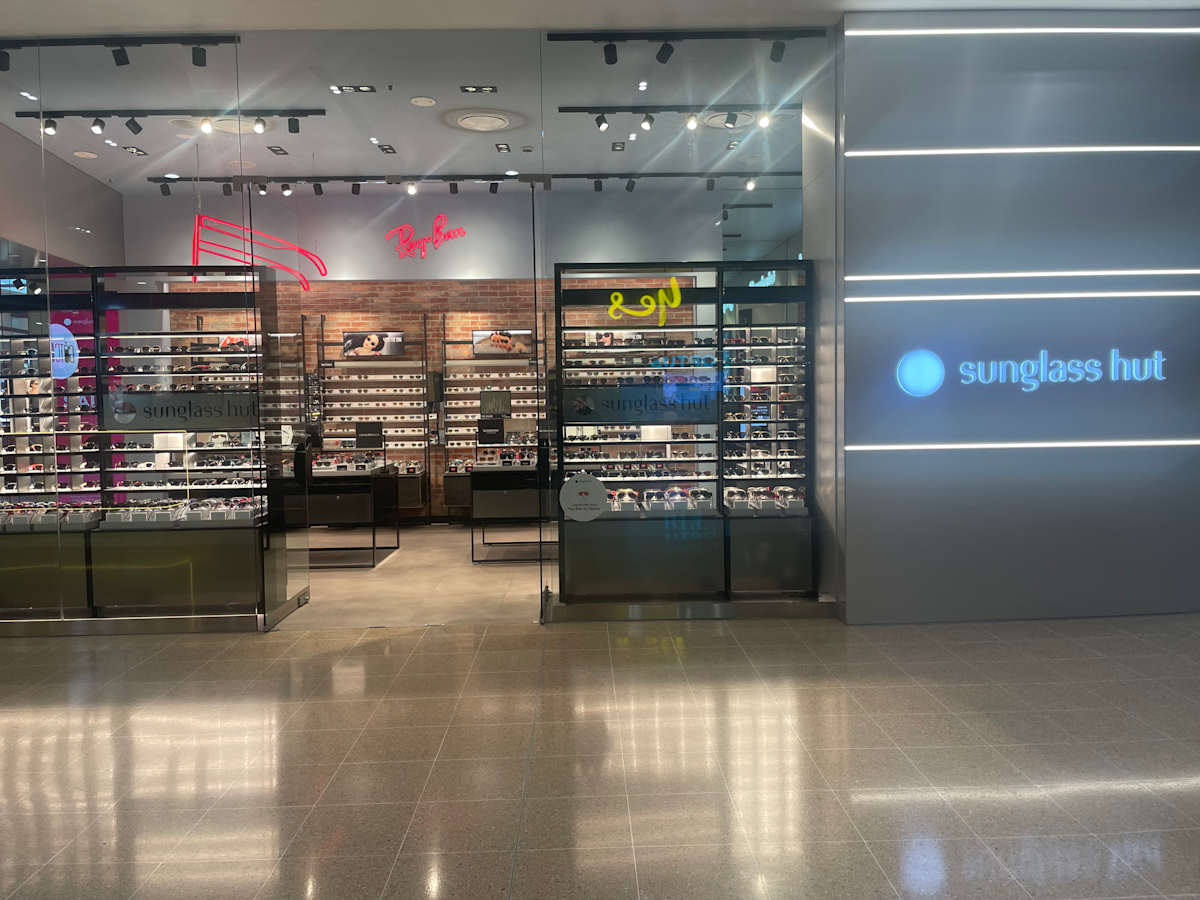 Sunglass Hut storefront image